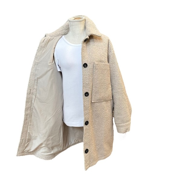 H&M Lightweight Beige Shearing Textured Button Front Shacket Jacket Size: Small - Picture 2 of 15